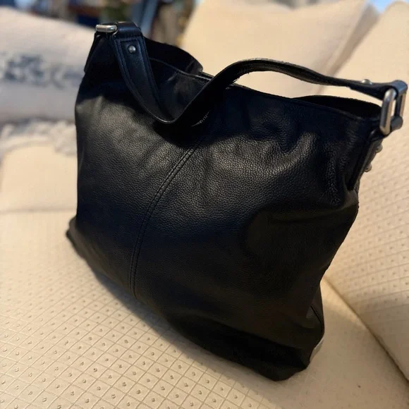 Kooba Classic Black Pebbled Leather Shoulder Bag - Timeless Everyday Hobo - Picture 2 of 13